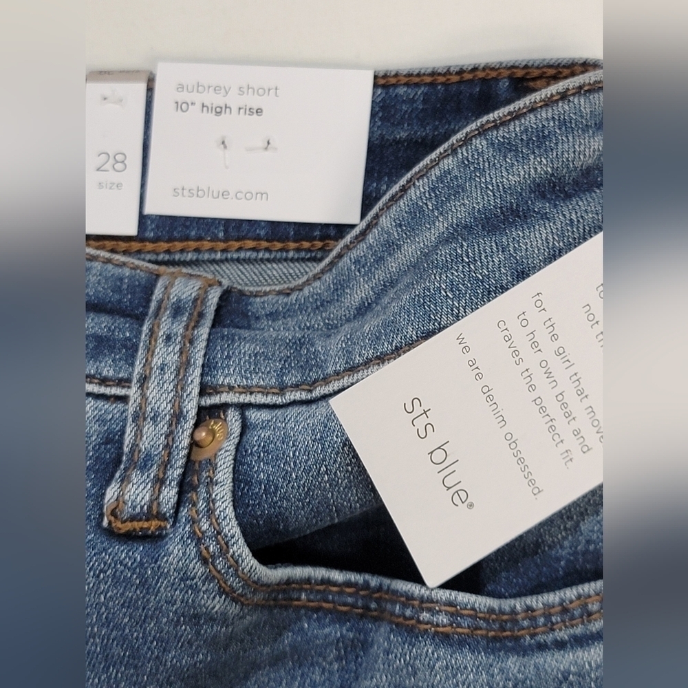 STS BLUE Aubrey Short Size 28-in   10in high rise denim short, distressed - Picture 10 of 11